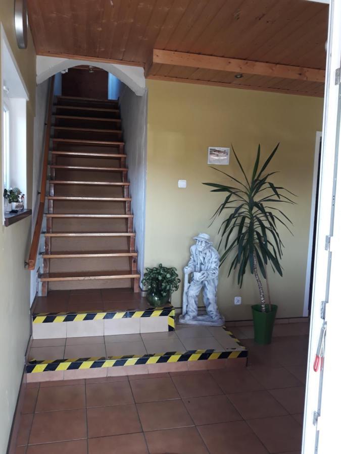 Pod Piramida Villa Ługniany Buitenkant foto