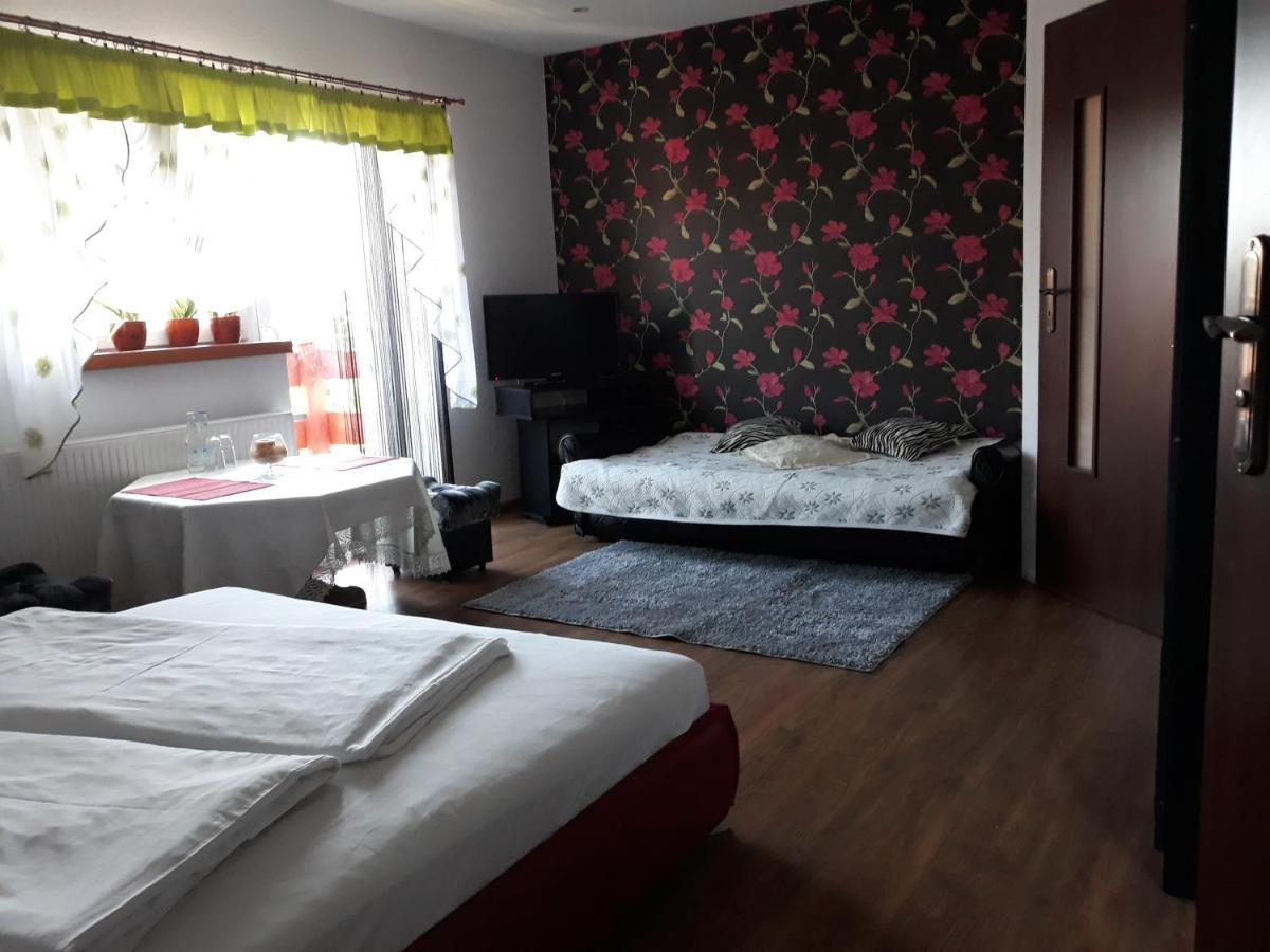 Pod Piramida Villa Ługniany Buitenkant foto